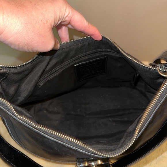 Coach Crossbody/Shoulder bag, black and silver hardware. - Picture 5 of 7